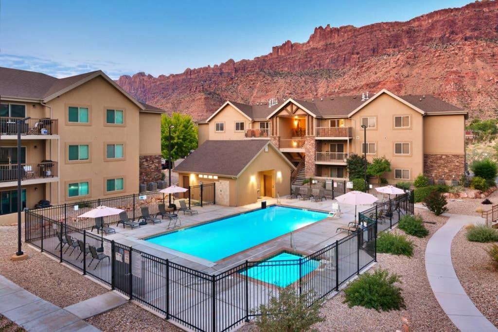 5C Sweet Redcliff Condo, Pool & Hot Tub Moab Exterior photo